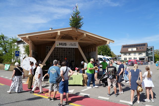 Handwerk, Kreativität und viele strahlende Gesichter in der HUS-Hütte am Marktfest in Frick