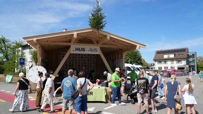 Handwerk, Kreativität und viele strahlende Gesichter in der HUS-Hütte am Marktfest in Frick