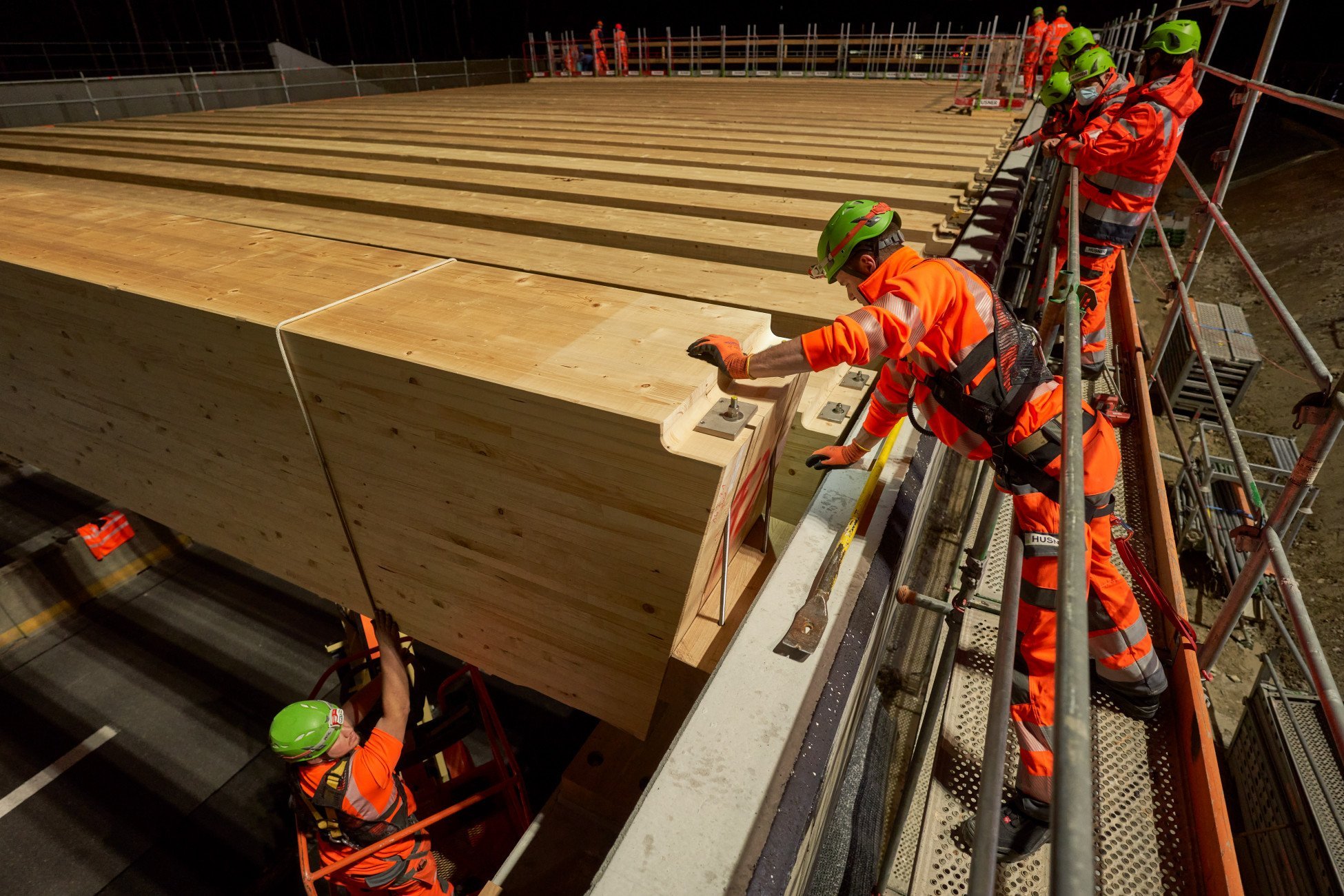 Wildtierüberführung Neuenkirch Montage Brettschichtholzträger 