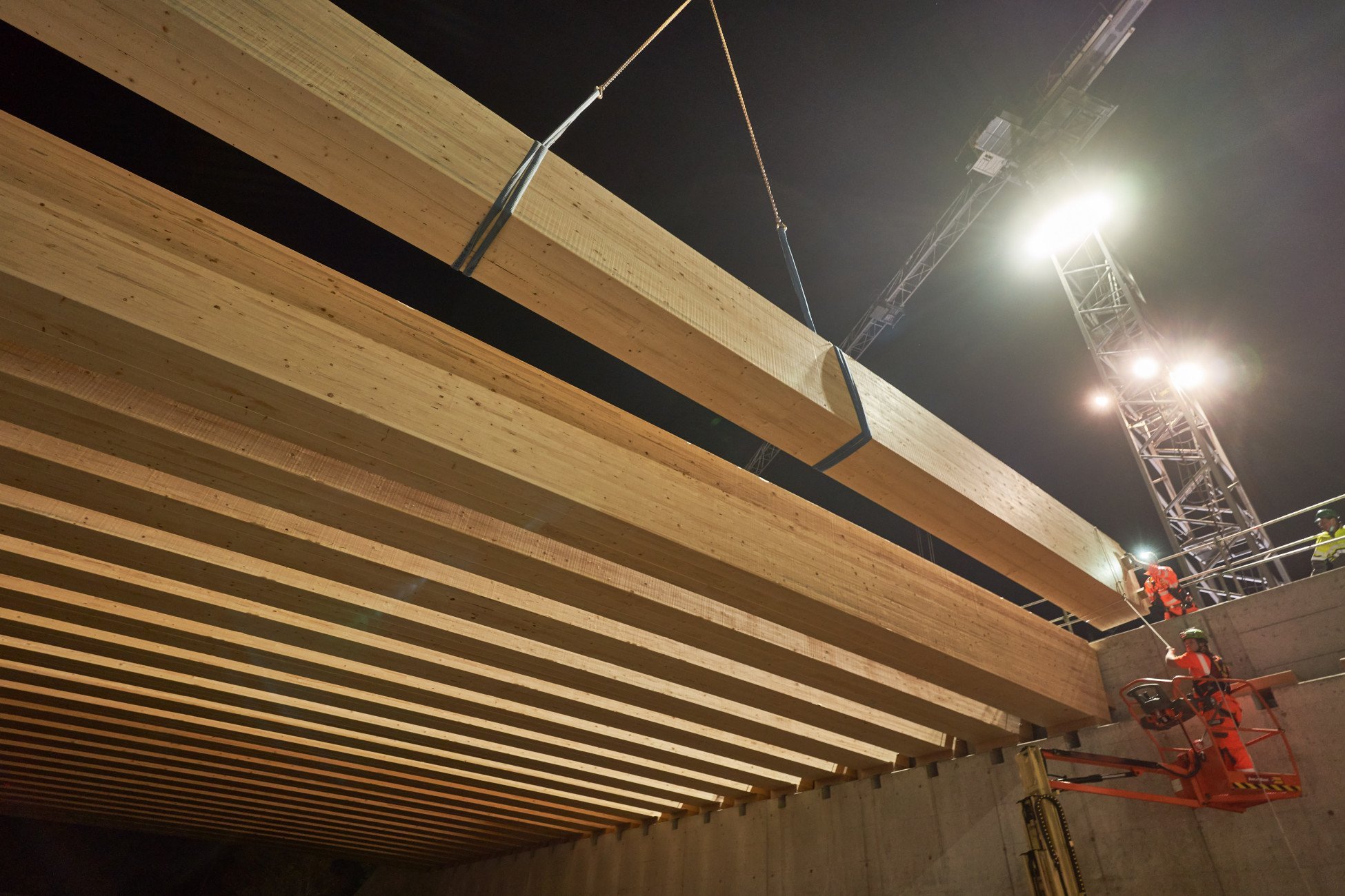 Wildtierüberführung Neuenkirch Montage Brettschichtholzträger 