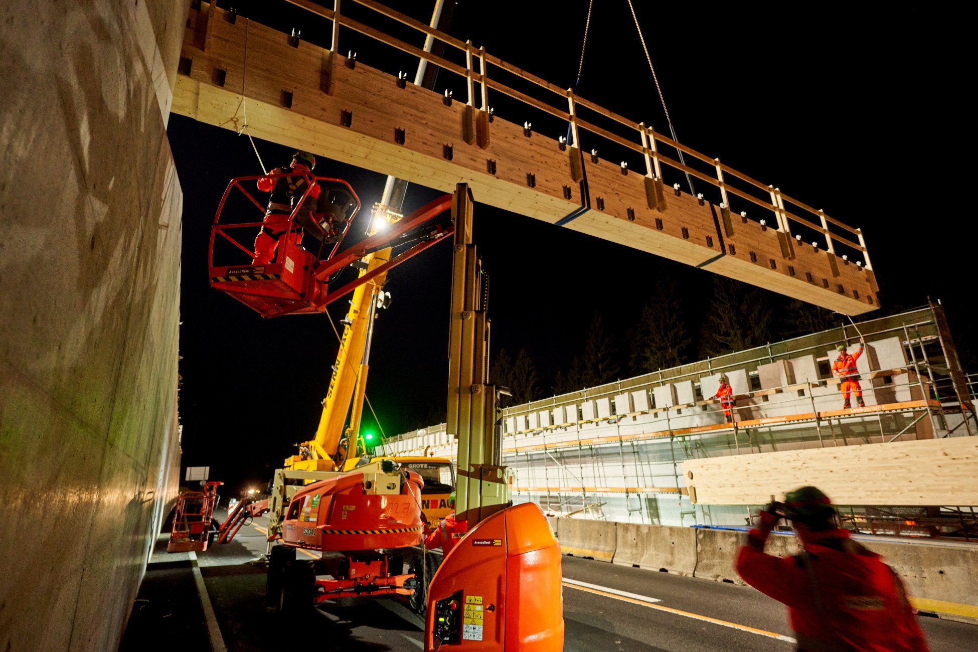 Wildtierüberführung Neuenkirch Montage Brettschichtholzträger 