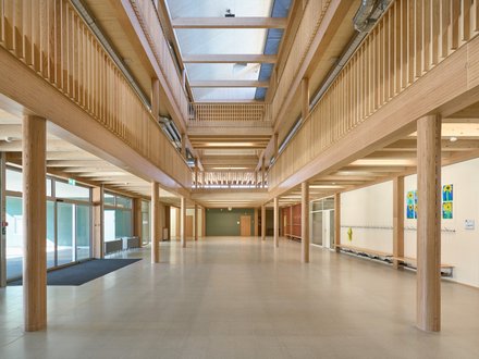 Elementbau Mellingen Schulhaus Neubau Stützen und Unterzüge in Baubuche