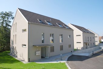 Dachkonstruktion mit Dämmung und Bedachung. 