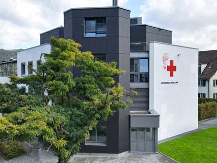 Fassadensanierung Photovoltaik Liestal SRK Bürogebäude 