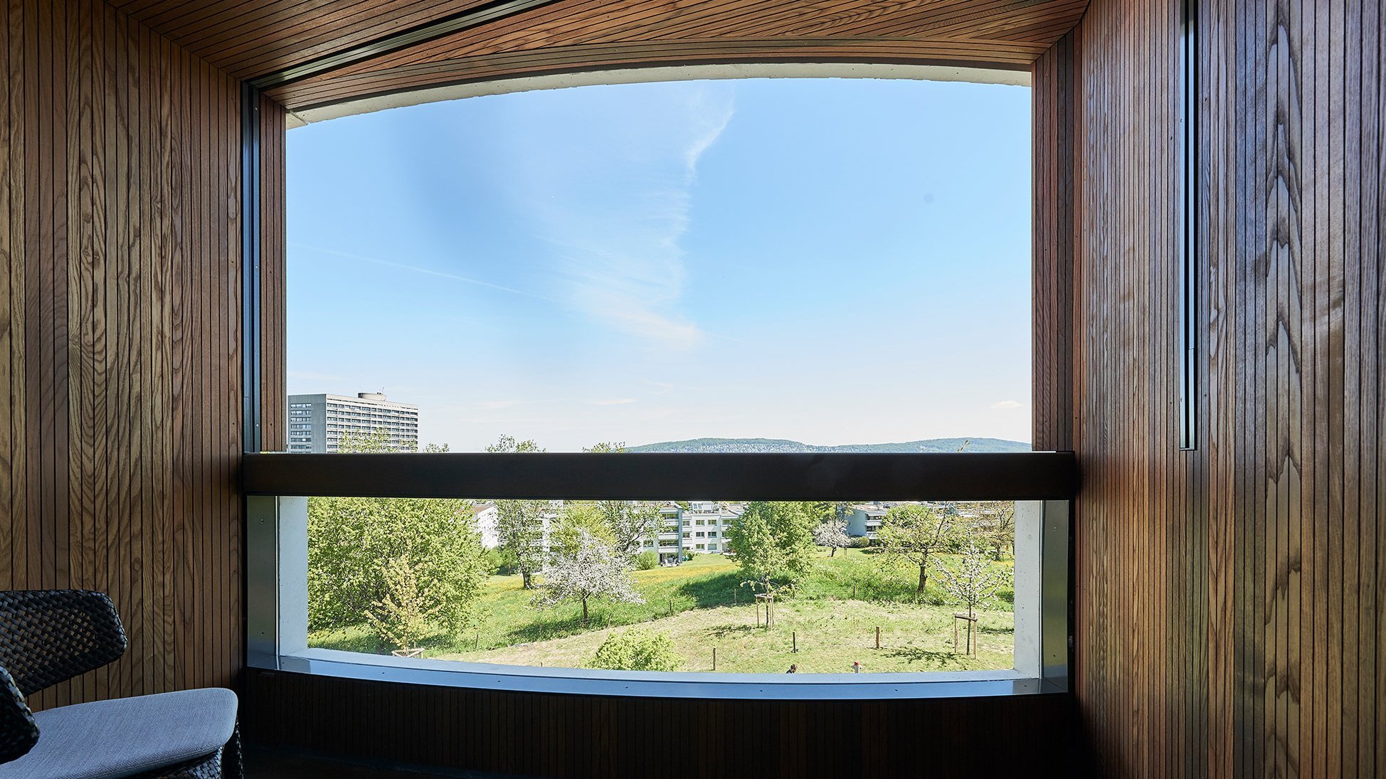 Wand- und Deckenverkleidung in Thermoesche Wand- und Deckenverkleidung in Thermoesche im Hotel Atlantis Zürich