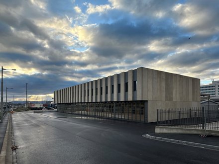 Fassadenbau Basel Neubau Zweitstandort Sanität Glasfaserbeton