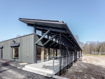 Elementbau Fassadenbau Basel Neubau Garderobengebäude Schorenmatte