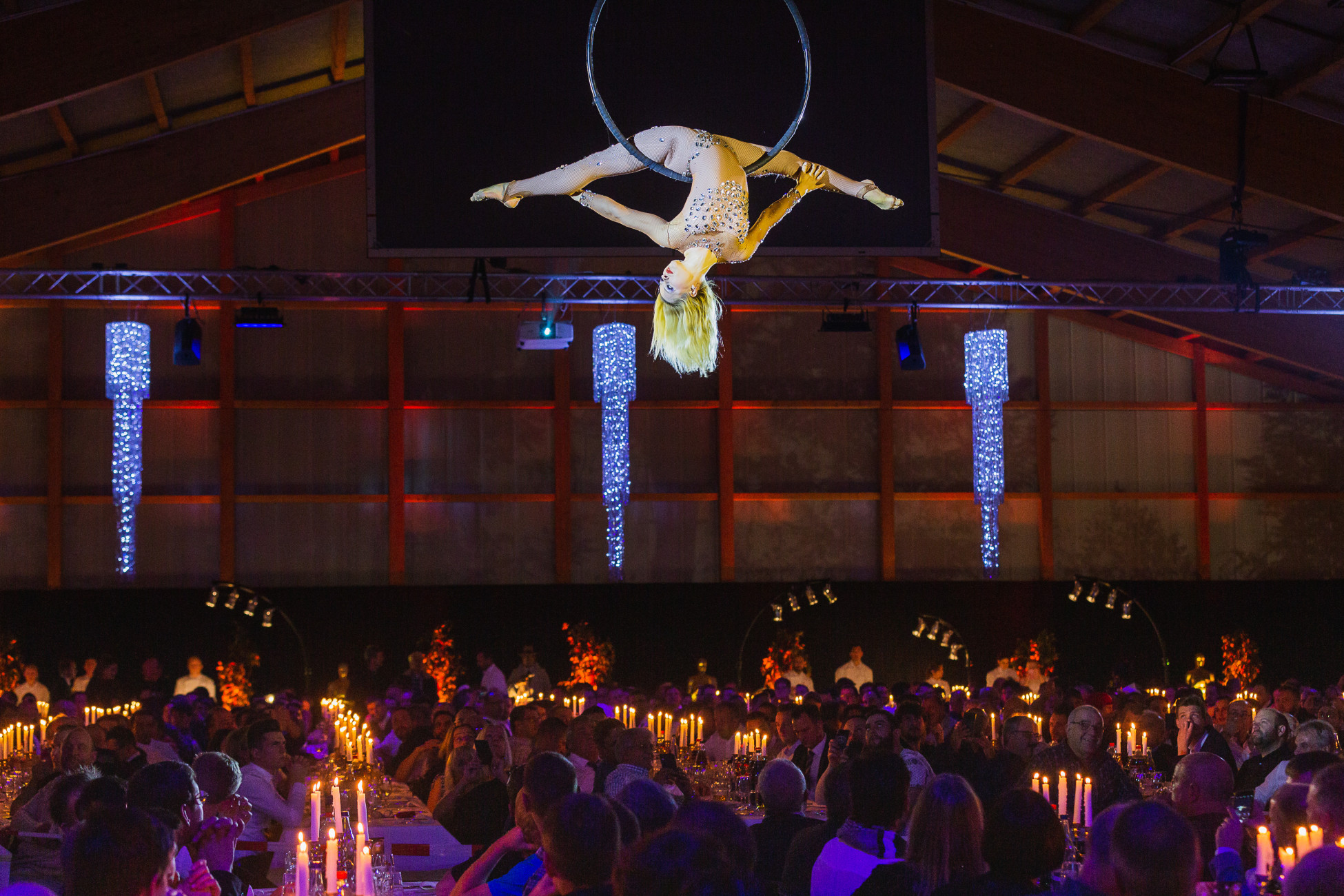 Atemberaubende Akrobatik am Ring - Natalia Macauley