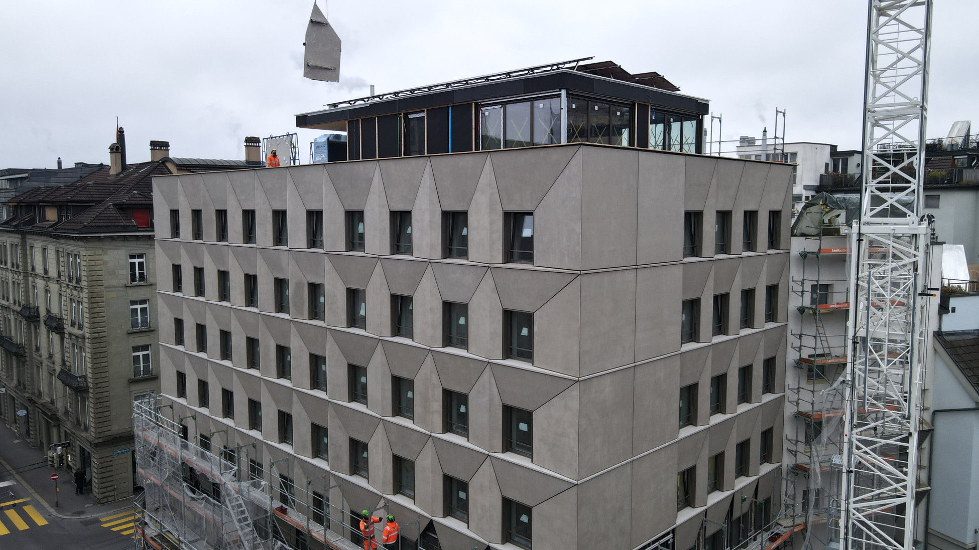 Fassadenbau Luzern Raiffeisenbank Energetische Fassadensanierung Glasfaserbeton