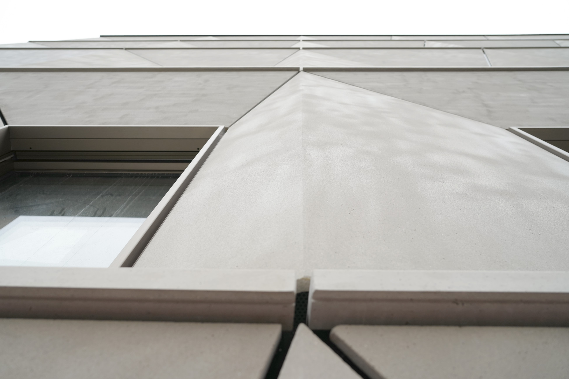 Fassadenbau Luzern Raiffeisenbank Energetische Fassadensanierung Glasfaserbeton