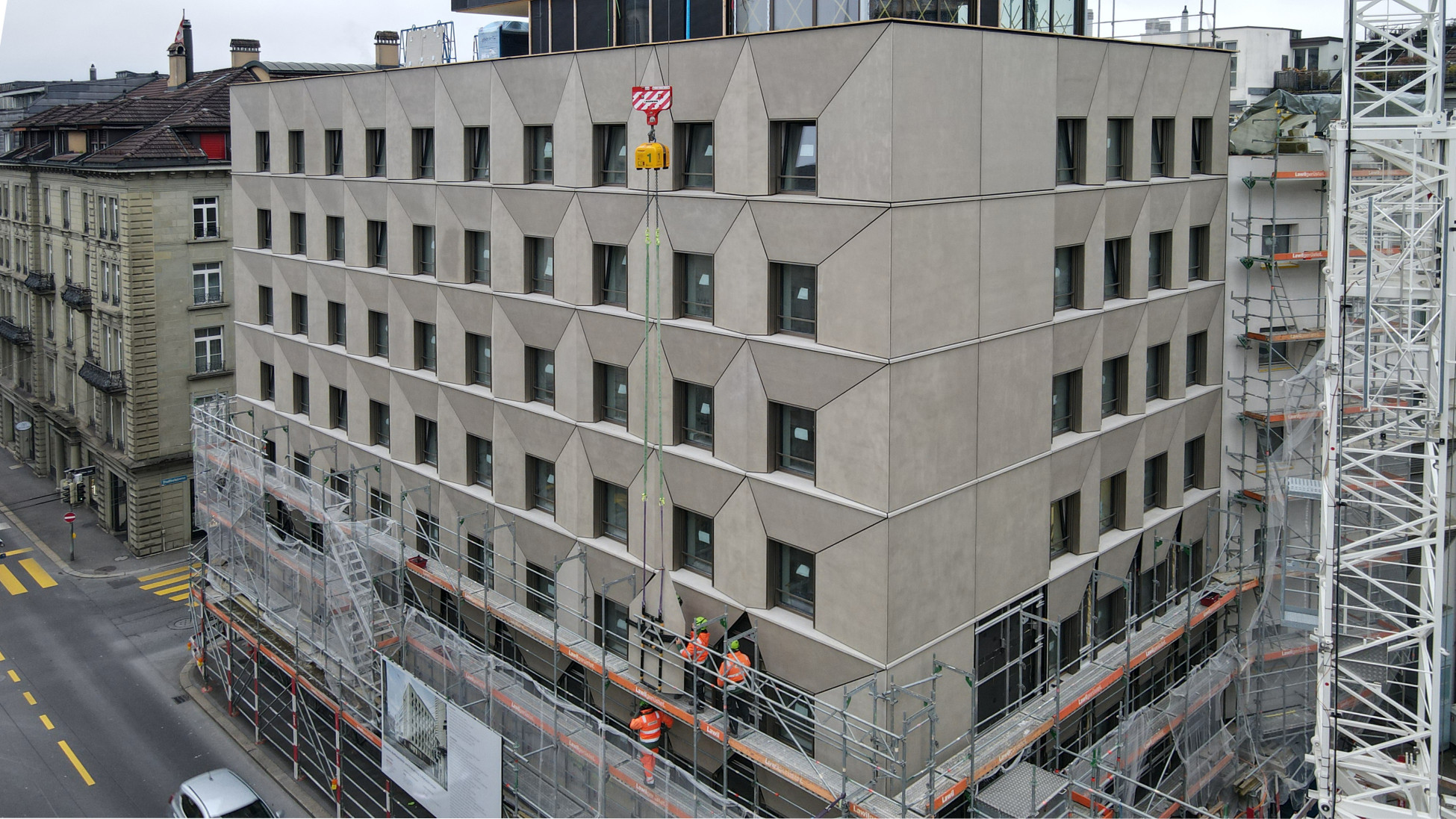 Fassadenbau Luzern Raiffeisenbank Energetische Fassadensanierung Glasfaserbeton