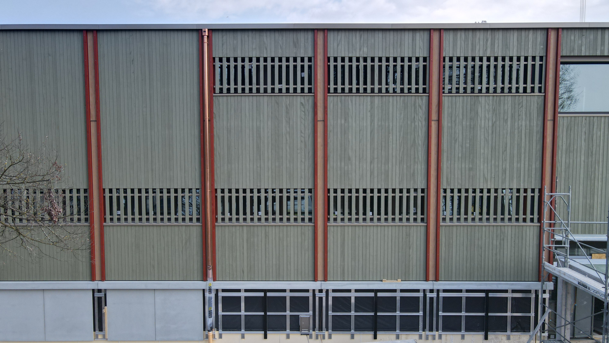 Buelach Turnhalle Schulhaus Fassade
