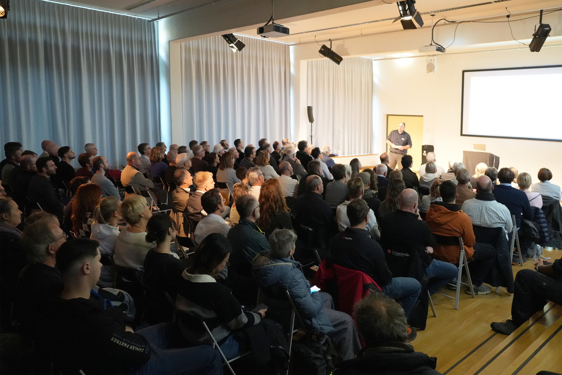 Outsight Besichtigung Schulanlage Dohlenzelg Windisch