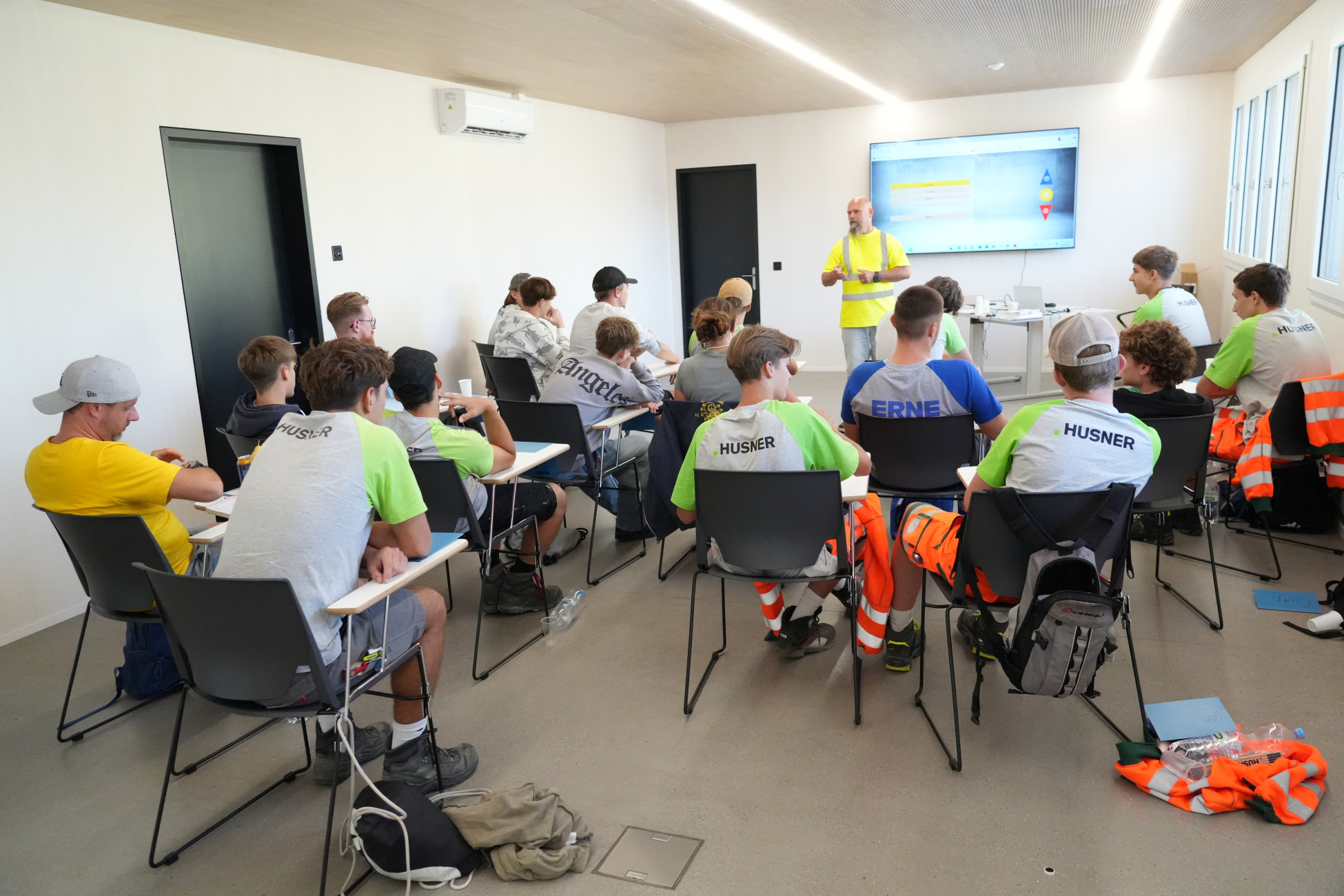 Lehrbeginn Ausbildungstag Zimmermann EFZ HUSNER