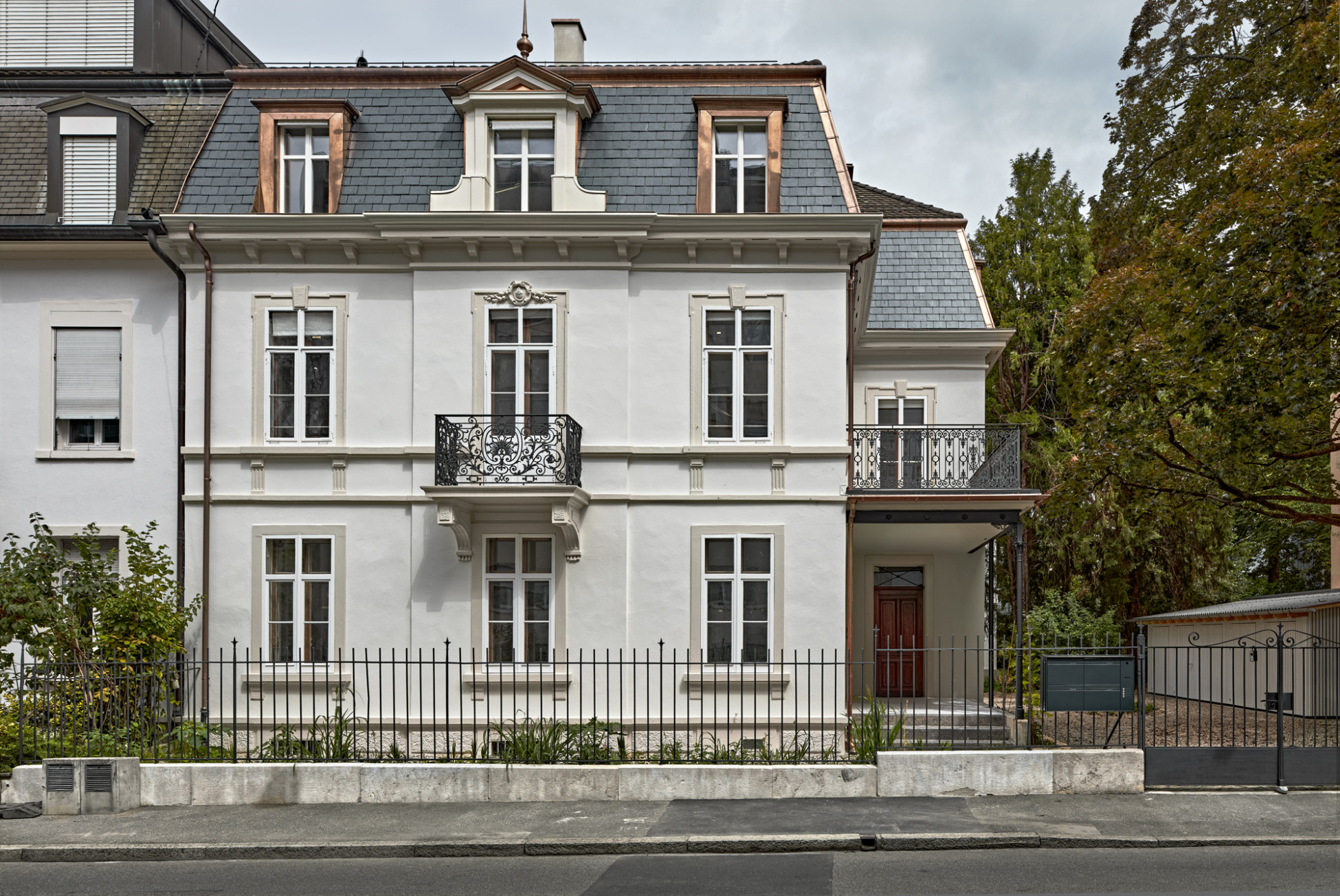 Umbau Basel Dachsanierung Mehrfamilienhaus Florastrasse